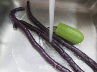 西葫芦炒茄子的做法步调：2