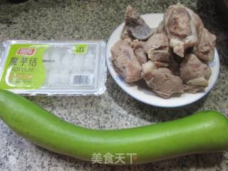 魔芋结夜着花肉骨汤的做法步调：1