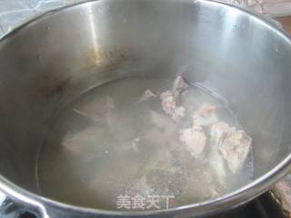 魔芋结夜着花肉骨汤的做法步调：8