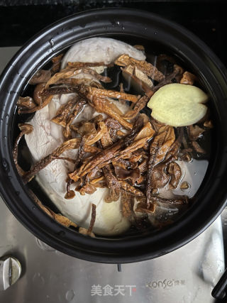 鸡骨架鹿茸菇汤的做法步调：5