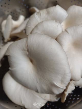 陈炸菌菇的做法步调：1