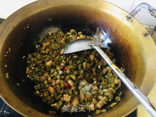 酸豆角炒肉丁的做法步调：7