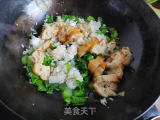 芥菜鸡蛋油条炒饭的做法步调：6