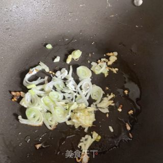 核桃油炒笋片的做法步调：4