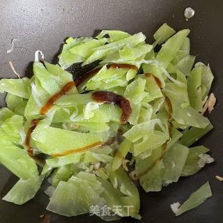 核桃油炒笋片的做法步调：6