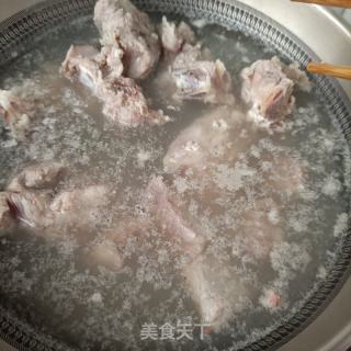 小鸡枞菌龙骨汤的做法步调：6