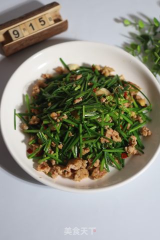 肉终炒韭菜苗的做法步调：8