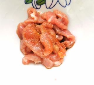 肉炒蒜黄的做法步调：3