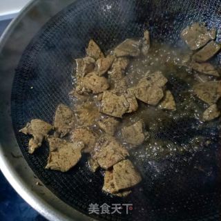 葱爆羊肝的做法步调：11