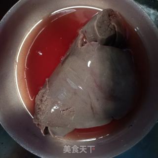 葱爆羊肝的做法步调：1
