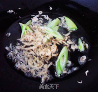 倭瓜虾皮里汤的做法步调：3