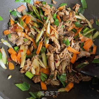 木耳时蔬炒肉的做法步调：9
