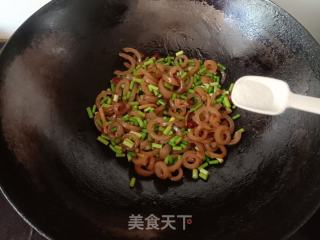 蒜苔炒猪皮的做法步调：6
