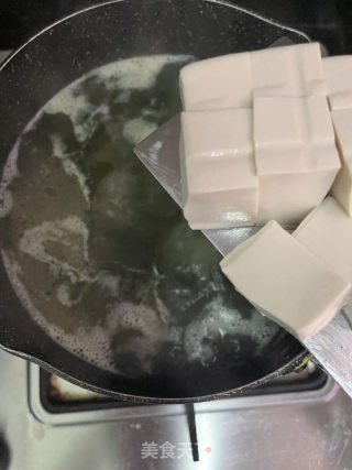 虾仁豆腐裙带菜汤的做法步调：9