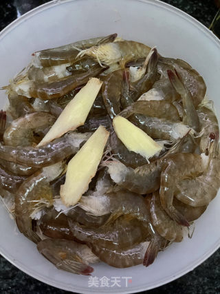 柠檬虾的做法步调：1
