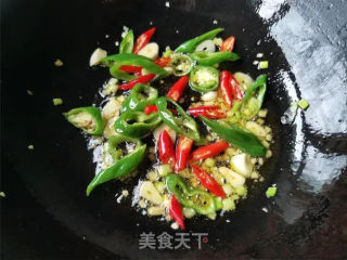 油焖东山小管的做法步调：3