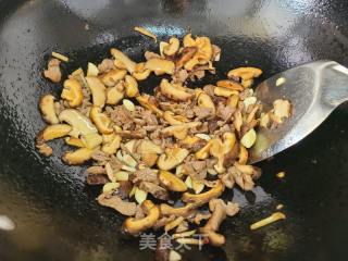 花菇炒羊肉的做法步调：7