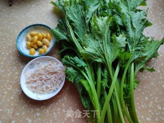 虾皮利剑果炒喷鼻芥的做法步调：1
