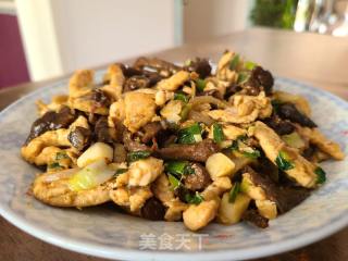 滑子菇炒鸡胸肉的做法步调：10