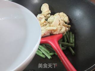 四时豆烧百叶结的做法步调：3