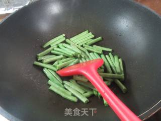 四时豆烧百叶结的做法步调：2
