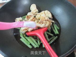 四时豆烧百叶结的做法步调：5
