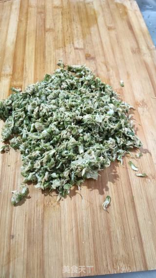 槐花丸子的做法步调：2