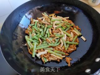 豇豆豆干炒肉丝的做法步调：7