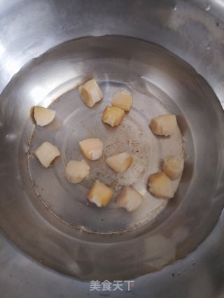 瑶柱萝卜牛肉丸汤的做法步调：2