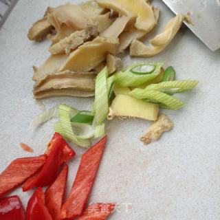 羊肝鲍鱼炒紫眉豆的做法步调：4