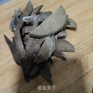 利剑菜炒羊肝的做法步调：3