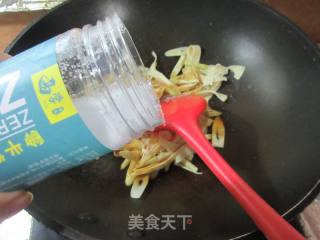 千张条炒家山笋的做法步调：7