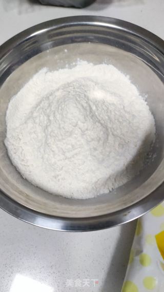 芒果毛巾卷的做法步调：2