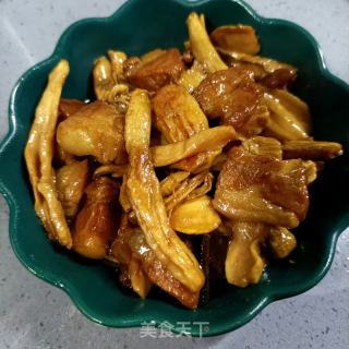 烧肉炒鸡腿菇的做法步调：8