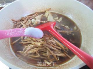 黄花菜仔排烧烤麸的做法步调：7