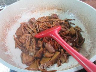 黄花菜仔排烧烤麸的做法步调：11