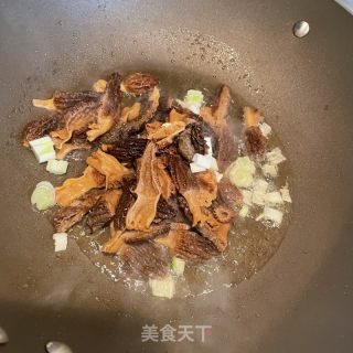 羊肚菌时蔬疙瘩汤的做法步调：6