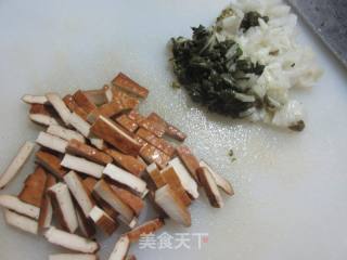 肉丝喷鼻干炒腌利剑菜的做法步调：2