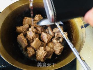 排骨焖里的做法步调：7
