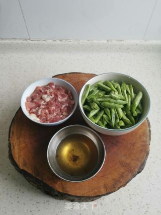 豆角焖里的做法步调：2