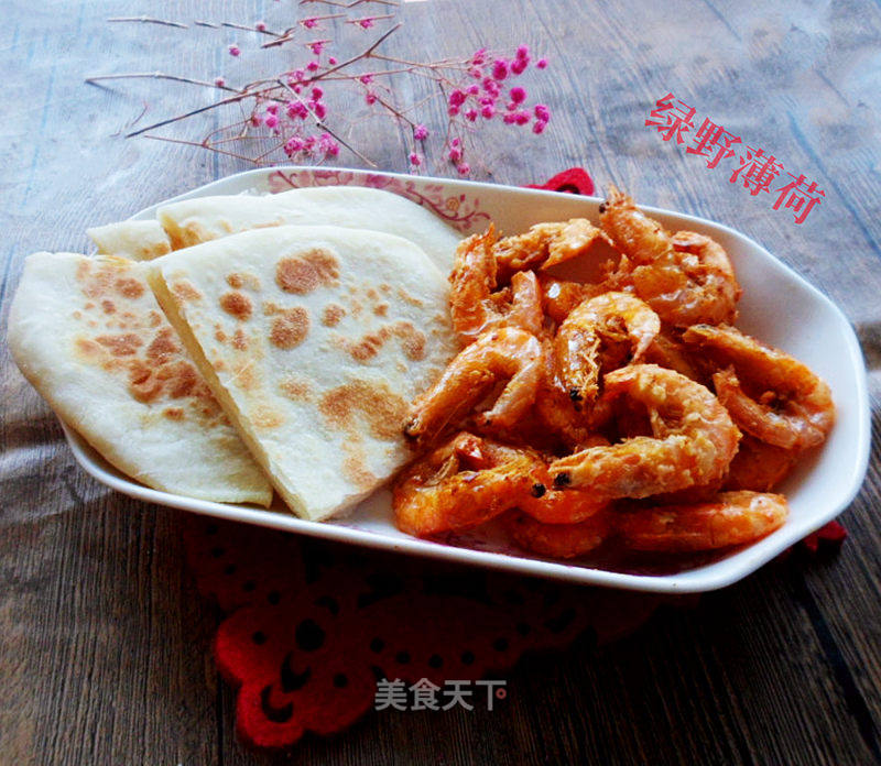 热饼夹炸虾的做法
