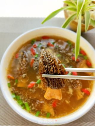 羊肚菌肉终汤的做法步调：6