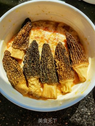 羊肚菌肉终汤的做法步调：3