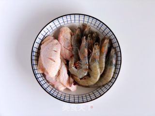 故乡陈虾鸡翅煲的做法步调：1