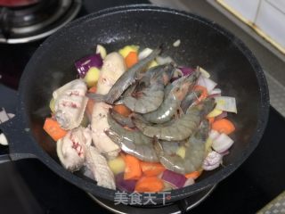 故乡陈虾鸡翅煲的做法步调：7