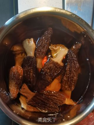 羊肚菌酿肉的做法步调：1