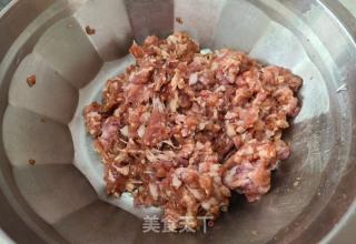 喷鼻葱肉沫捞里条的做法步调：3
