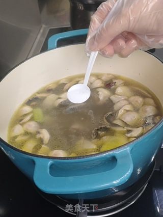 心蘑鸡汤的做法步调：9