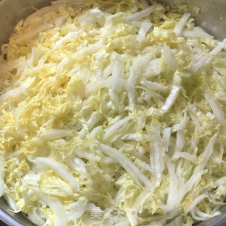 猪肉利剑菜火饺的做法步调：1
