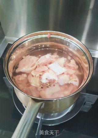 陈蘑菇炖鸡的做法步调：2